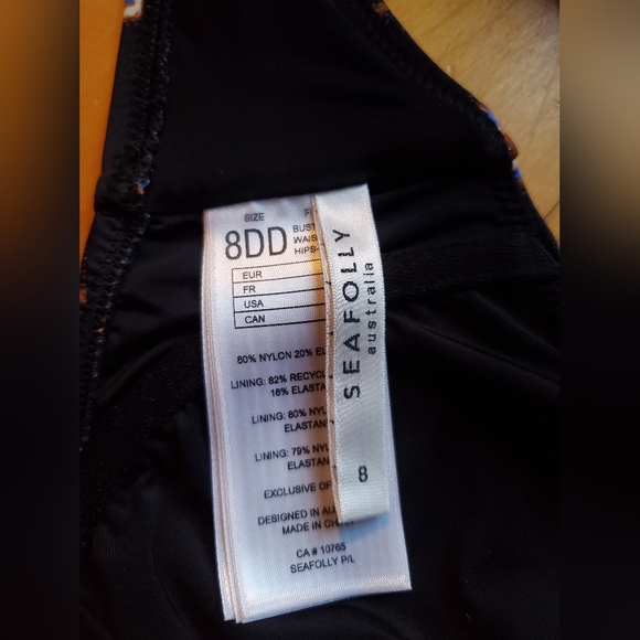 NWOT Seafolly Silk Road Scoop neck bikini top. Paisley.Black, blue. 4 US. DD Cup - Picture 9 of 11